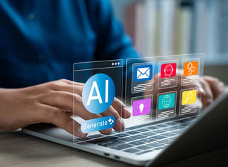 Nybegynner innen kryptoinvestering som utforsker grunnprinsippene for automatisert AI-handel