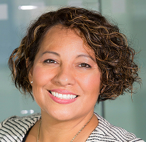 Claire Ashford, compliance-leder i et finansreguleringsselskap, portrett.
